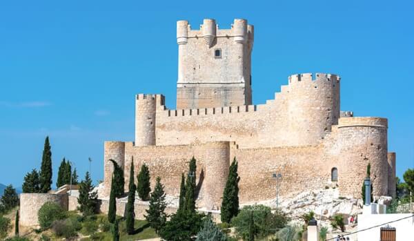 rutas-en-coche-por-alicante-castillo-de-la-atalaya-villena