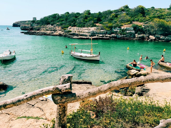 Visitar Menorca sin coche: por qué es un error